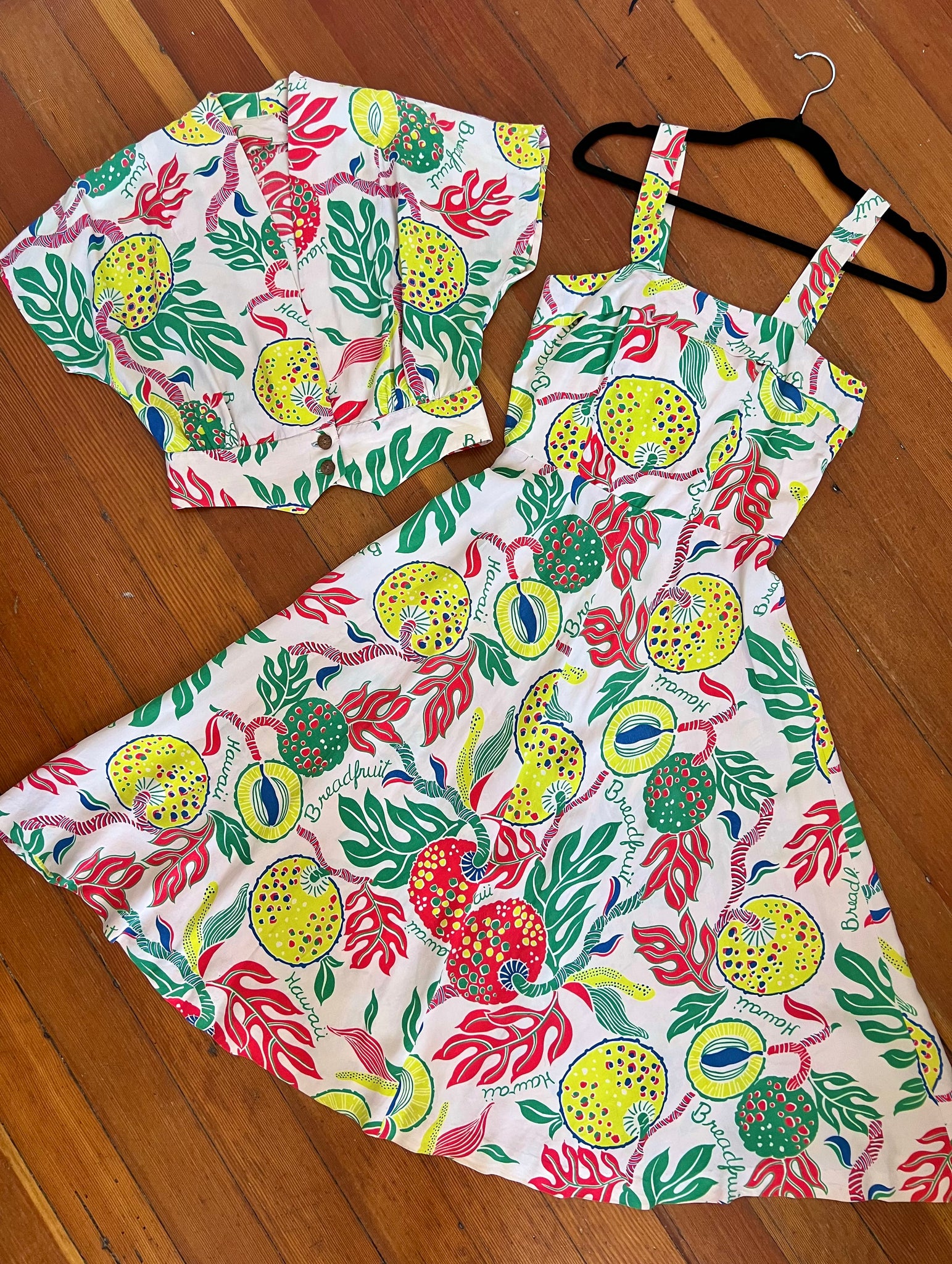 1940s Cold Rayon “Watumull’s” Hawaiian Breadfruit Novelty Print Day Dress & Bolero