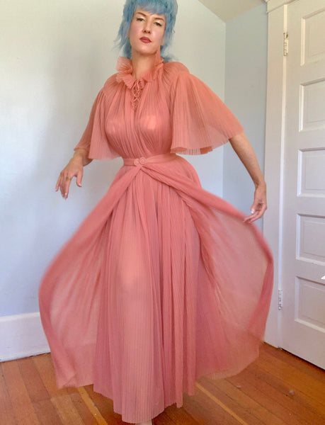 Documented 1950 “Vanity Fair” Accordion Pleated Nylon Peignoir Boudoir Set
