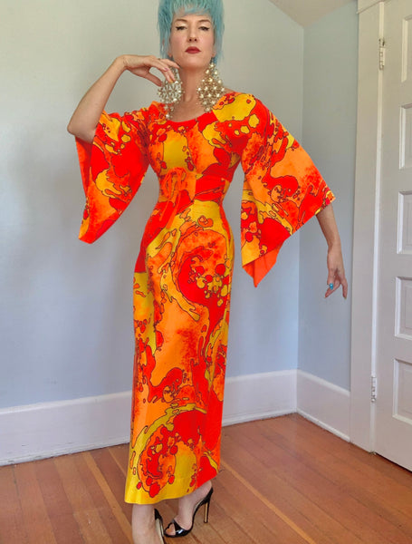 1960s “Waltah Clarke’s” Hawaiian Barkcloth Pake Muu with Neon Pelehonuamea Motif
