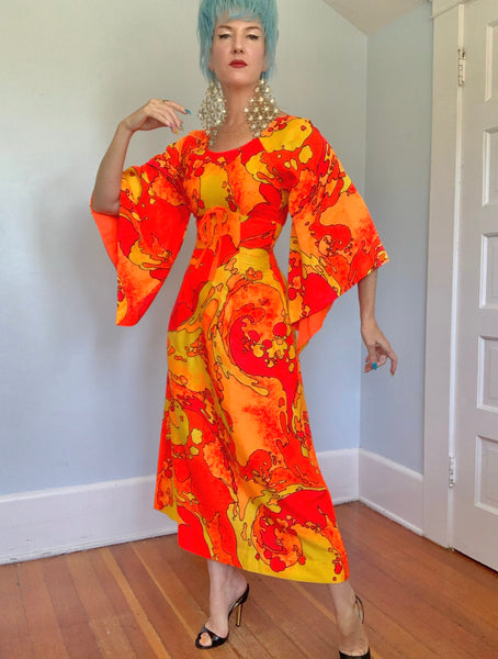 1960s “Waltah Clarke’s” Hawaiian Barkcloth Pake Muu with Neon Pelehonuamea Motif