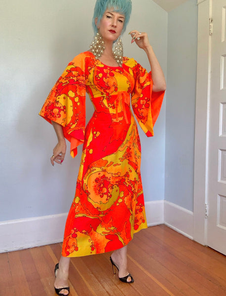 1960s “Waltah Clarke’s” Hawaiian Barkcloth Pake Muu with Neon Pelehonuamea Motif