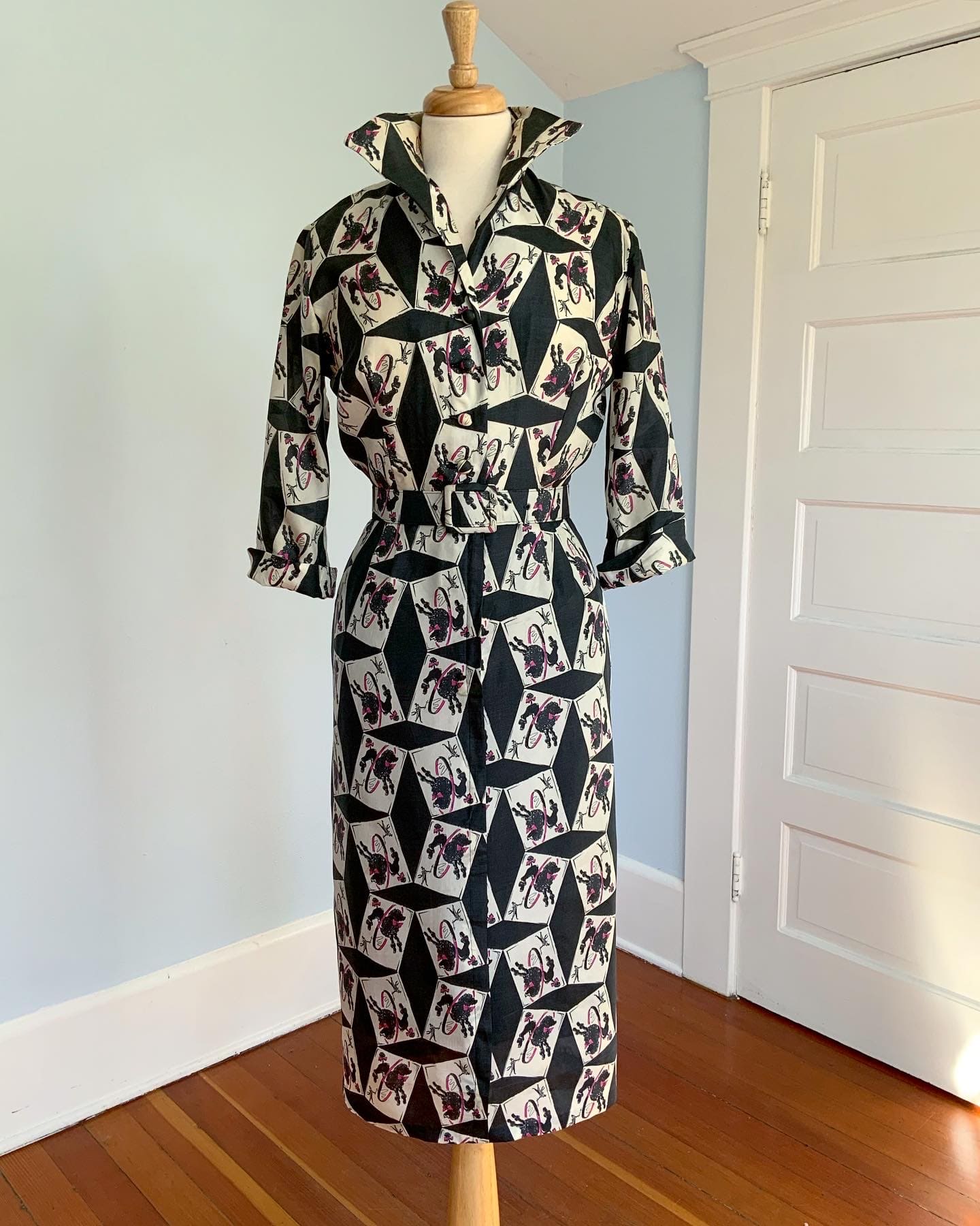 1950s Silk French Poodle Novelty Print Cocktail Shirtwaist Dress with – butchwaxvintage 1950s Silk French Poodle Novelty Print Cocktail Shirtwaist Dress with – butchwaxvintage