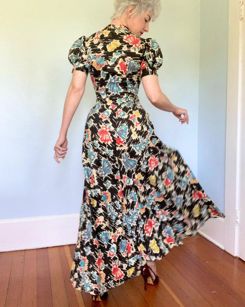 Late 1930s / Early 1940s Cinderella Novelty Print Dressing Gown