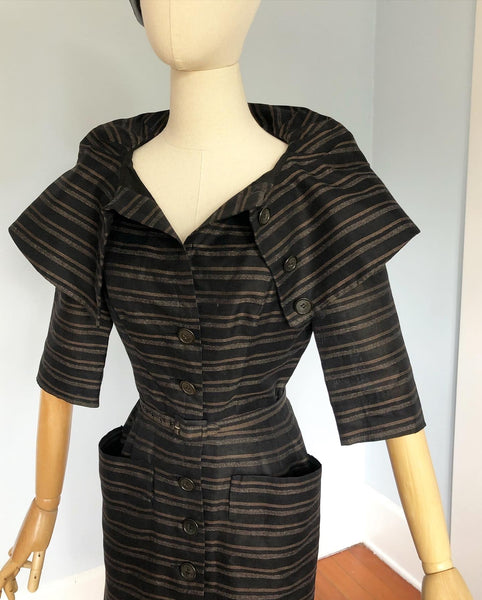 Chic 1950s Woven Striped Polished Cotton Wiggle Dress with Huge Fold Over Collar, 3D Hip Pockets & Belt