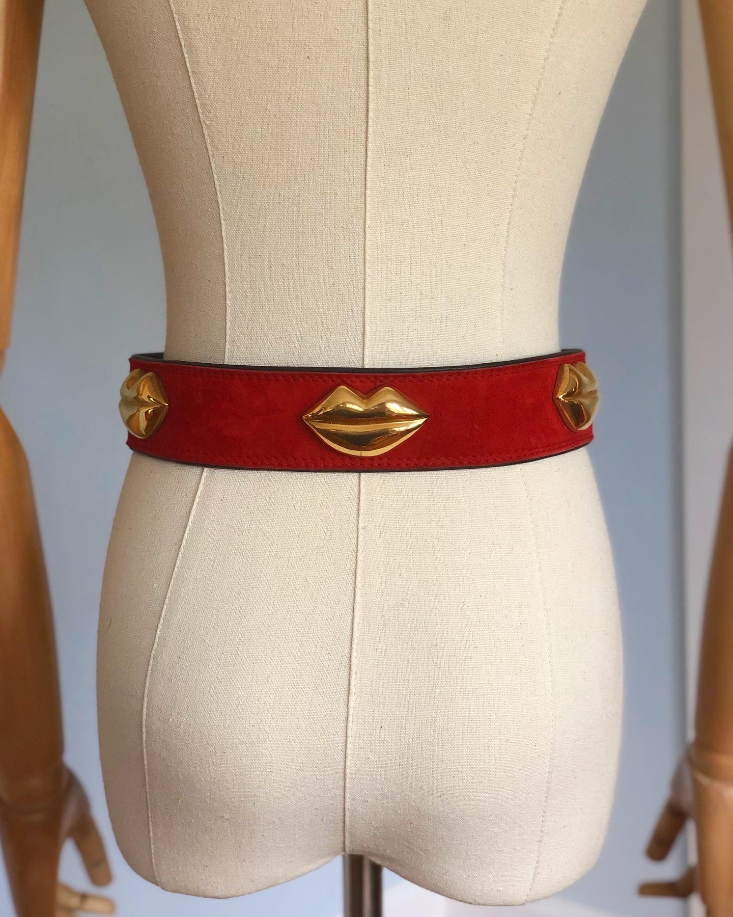 Vintage Red Suede Leather Wide Waist Belt Gold Tone Sculptural Buckle Art 9449 Vintage Burgundy Suede Waist Belt With Gold Buckle, Maroon  main image 2