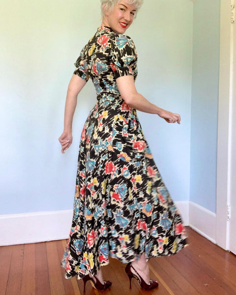 Late 1930s / Early 1940s Cinderella Novelty Print Dressing Gown