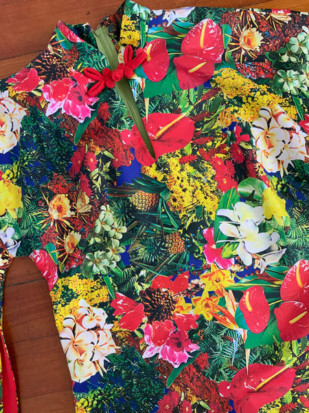 1960s Exotic Floral Photography Print Hawaiian Pake Muu Gown by “Andrade Honolulu”